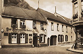 Der Gasthof zur Lindenwirtin (Aennchen) in seiner ursprünglichen Umgebung, um 1930.